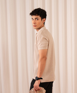 เสื้อโปโลคอวีผู้ชาย สีเบจ ผ้าฝ้าย แขนสั้น ทรงปกติ สวมใส่สบาย สีพื้น ผ้าถัก ระบายอากาศได้ดี - Product Image 5