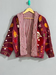 Blazer de Noël en velours brodé à la main, motif vin rouge, chaud et élégant, cadeau de Noël idéal - Product Image 3