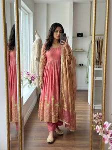 TENNECY Conjunto de Vestido Anarkali de Georgette Sintética Pesada para Mujer con Dupatta de Lentejuelas, Largo hasta el Tobillo, para Fiestas, Todas las Estaciones - Product Image 4