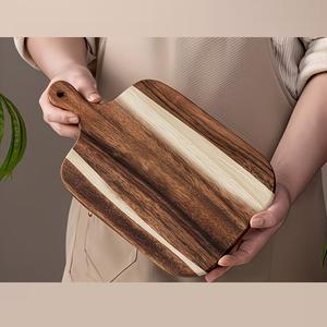 Planche à découper design avec finition bicolore, poignée confortable, surface sûre pour les couteaux, idéale pour couper, servir et offrir en cadeau - Product Image 3