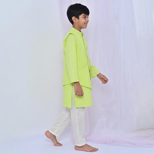 Conjunto de Kurta y Pijama de Primera Calidad para Niños, Ropa Étnica India para Festivales y Bodas, Disponible a Precio de Mayoreo - Product Image 5