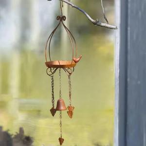 Les bacs à eau pour oiseaux en métal les plus tendance peuvent être placés sur des piédestaux, accrochés ou fixés, offrant ainsi des options de design polyvalentes. - Product Image 3