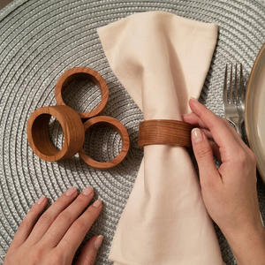 Anneau de serviette en bois artisanal, design moderne et luxueux, écologique, durable, décoration de table pour mariage, dîner, fait main - Product Image 1