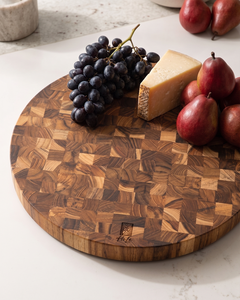 เขียงไม้สักทรงกลมแบบ End Grain พร้อมหูจับด้านใน ใช้กับเครื่องล้างจานได้ อเนกประสงค์สำหรับเตรียมอาหารในครัว - Product Image 4