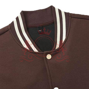 Oferta Especial: Chaqueta Letterman Color Crema Marrón, Tela Suave, Puños Acanalados, Estilo Clásico Informal - Product Image 2