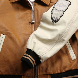 Blouson aviateur vintage en cuir pour homme avec logo R brodé et motifs de patchs, col rabattable, fermeture éclair - Product Image 6