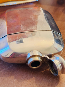 ชุดของขวัญกระติกน้ำสแตนเลสสุดหรูพร้อมกรวยและถ้วย - Product Image 2