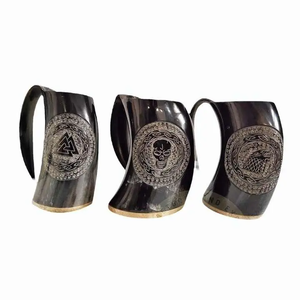 Mug en corne de buffle éco-responsable fait main, forme naturelle, crâne sculpté, design viking, qualité supérieure, durable, objet d'art de collection AUREVIA - Product Image 1