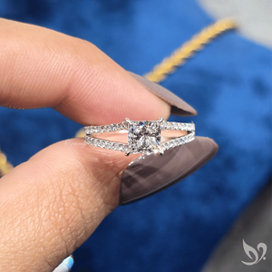 แหวนแต่งงานเพชรเพาะเลี้ยงทรงเจ้าหญิง 1 กะรัต ฝังเพชรแบบสปลิตพาเว่ ทองคำขาว 10K รับรองโดย IGI - Product Image 5