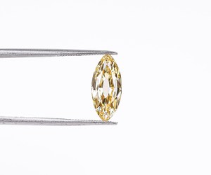 Bague personnalisée avec diamant solitaire jaune taille marquise, de couleur fantaisie, cultivé en laboratoire, certifié IGI - Product Image 2