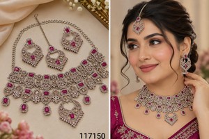 Parure de bijoux ethniques de luxe indiens pour mariée, comprenant un collier, des boucles d'oreilles pendantes et un ensemble Mang Tika, plaqué or antique, parure de collier AD - Product Image 1