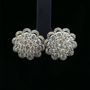 Pendientes de tuerca florales de plata 925 con moissanita redonda de 4.80 CTW, diseño de halo nupcial, regalo de aniversario para ella - Product Image 1