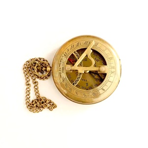 Brújula de Latón con Dial Analógico, Estilo Retro, Multifunción, para Senderismo y Navegación al Aire Libre, con Cadena - Product Image 2