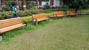 Traditional <b>Wooden</b> Patio <b>Bench</b> With Cast Iron Frame Durable Outdoor Garden Seating For Park Use - Product Image 2