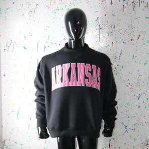 Sudadera de cuello alto ARKANSAS BLACK 100% ROSA con apliques bordados, sudadera de cuello ancho con hilos finos. - Product Image 3
