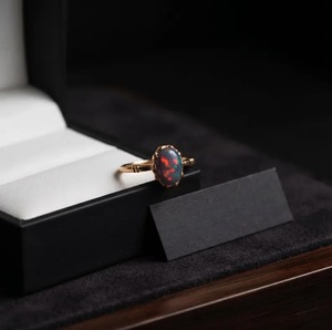 Bague de déclaration ovale en opale noire pour enfants, plaquée or 14 carats, bijou de luxe en pierres précieuses pour fiançailles, mariage et anniversaire - Product Image 3