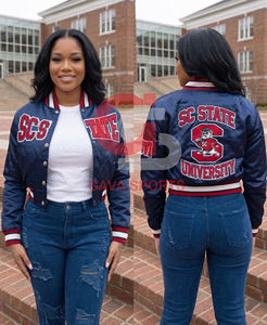 Chaqueta bomber satinada rosa y verde con letras griegas para mujer, estilo universitario, corta, resistente al viento, para hermandades, universidades y HBCU. - Product Image 4