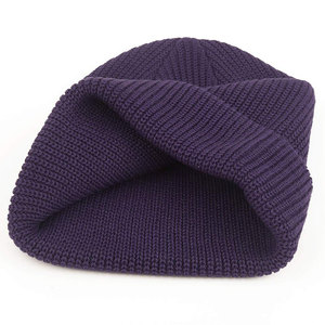 Bonnet en tricot unisexe avec logo personnalisé, accessoire d'hiver pour hommes et femmes, design élégant et professionnel - Product Image 5