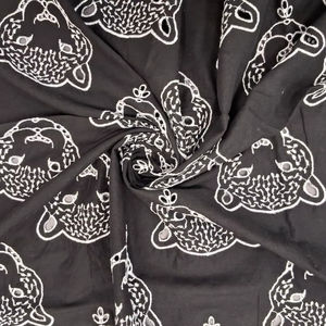 Tela de Algodón Negra Bordada con Motivo de Cabeza de Leopardo Blanco, Diseño Animal en Toda la Superficie, Trabajo con Hilo Buti, Material para Vestidos - Product Image 2