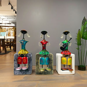 Ensemble de figurines métalliques de musiciens folkloriques traditionnels du Rajasthan (lot de 3) - Design Art Déco, articulées, pour Diwali, Pâques, mariages et autres occasions - Product Image 1