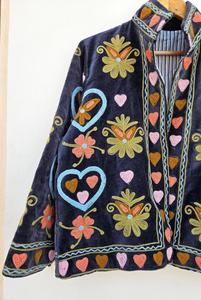 Veste élégante en velours orange brodée avec motif cœur et floral, col montant, manches longues, faite à la main, manteau doux pour femme - Product Image 5