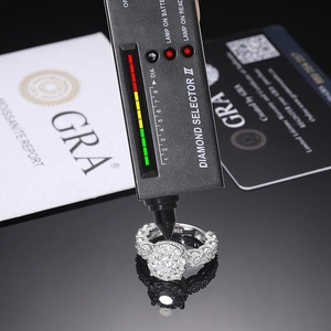 Anillo de Compromiso de Plata 925 con Moissanita para Mujer, Chapado en Rodio y Oro, Corte Brillante, Engaste de Garras, Estilo Corona Clásica - Product Image 2