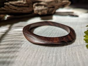 กำไลข้อมือไม้คุณภาพพรีเมียม เครื่องประดับแฟชั่นที่ยั่งยืน งานฝีมือจากธรรมชาติ - Product Image 3