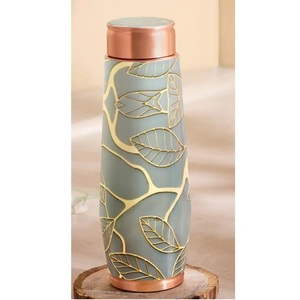 Botella de cobre para beber con diseño floral, estilo clásico, acabado esmaltado, botella de agua decorativa a precio económico. - Product Image 3