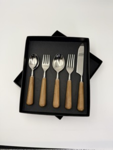 Juego de cubiertos de acero inoxidable de alta calidad con mango de madera, juego de cubiertos hechos a mano, juego de cubiertos plateados, juego de cucharas de 5 piezas. - Product Image 2
