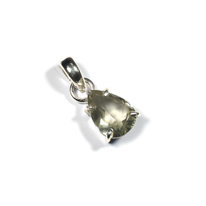 Colgante Clásico de Plata 925 con Amatista Verde Corte Pera, Engaste de Garra, Forma de Gota de Agua, Joyería Unisex para Uso Diario - Product Image 1