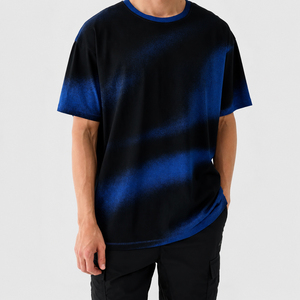 Camiseta de algodón para hombre, cuello redondo, manga corta, teñido degradado azul y negro, ajuste regular, informal, tejido transpirable, diseño de color liso - Product Image 1