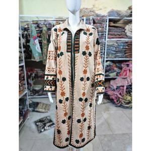 Chaqueta de Invierno de Lujo para Mujer, Diseño Boho Suzani, Terciopelo, Ecológica, Transpirable, Bordado Floral Hecho a Mano - Product Image 1