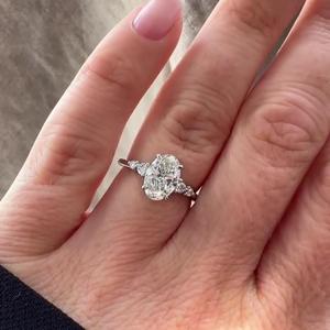 Bagues de fiançailles et de mariage solitaires en diamant ovale de laboratoire avec pierres d'accentuation rondes, classiques pour femmes, personnalisées en or massif 10K 14K, vente en gros - Product Image 6