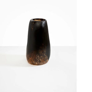 Vase à fleurs décoratif en résine, artisanat Art Déco, design écologique, forme irrégulière, motif rayé, pour une décoration intérieure haut de gamme - Product Image 4