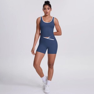 ชุดโยคะสำหรับผู้หญิง ชุด 2 ชิ้น เสื้อกล้ามโยคะแบบเปิดหลัง กางเกงขาสั้นฟิตเนสทรงรัดรูป ดีไซน์ไขว้ เอวสูง ผ้าไนลอนแห้งเร็ว - Product Image 5