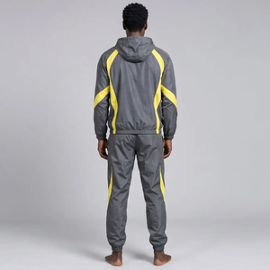 Conjunto Deportivo Informal para Hombre en Nailon, Confeccionado con Materiales de Calidad, Ofrece un Ajuste Cómodo y una Sensación Suave - Product Image 5