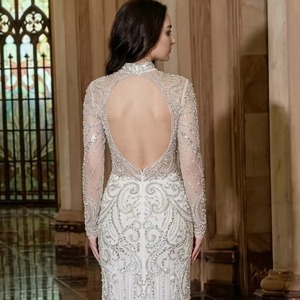 Robe de soirée sirène argentée richement ornée de perles, de cristaux et de paillettes de haute qualité, à manches courtes, dos nu, en tulle, pour bal de promo et soirées formelles - Product Image 1