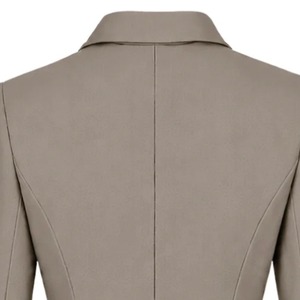 Blazer de mujer personalizado color taupe, doble botonadura, corte ajustado, manga larga, formal, para oficina, traje a medida con pechera personalizada - Product Image 4