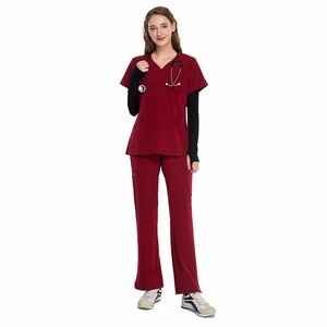 Conjunto de Uniforme Médico Rojo para Mujer, Algodón y Poliéster, Pantalones Incluidos, Blusa con Cuello en V, Diseño Personalizado - Product Image 1