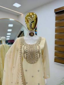 Ensemble Sharara Premium pour Femme en Georgette de Renard Traditionnelle avec Broderie de Paillettes, Extensible, Séchage Rapide, Réversible, de Créateur - Product Image 2