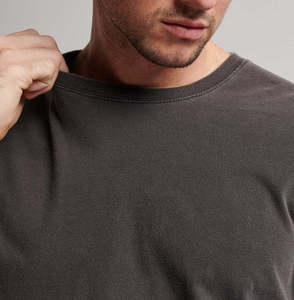 T-shirt vintage délavé gris foncé à col rond pour homme, manches courtes, haut décontracté basique, logo personnalisé, OEM ODM, vêtements en gros - Product Image 6