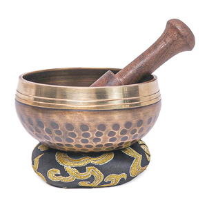 Juego de Cuencos Tibetanos de Latón Martillado a Mano con Mazo de Madera y Cojín para Meditación, Yoga y Sanación, 9.5cm, Tema Budista, Bañado en Oro - Product Image 4