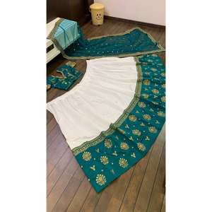 ชุดราตรีออกแบบหรูหรา lehenga choli กับไข่มุกและงานปักสำหรับงานปาร์ตี้ - Product Image 2