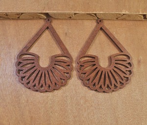 Boucles d'oreilles en bois style rétro, couleur unie, fabrication sur mesure, vente en gros - Product Image 4