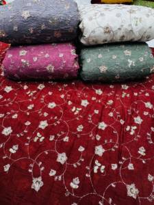 Tissu en soie Vichitra, largeur 44 pouces, avec un drapé élégant, texture lisse, aspect riche, idéal pour les saris, les vêtements ethniques et la mode. - Product Image 3