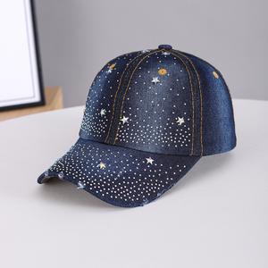 Gorra de béisbol unisex de mezclilla con estrella de diamantes de imitación, panel frontal vintage desgastado, visera deshilachada, con cristales brillantes y tachuelas metálicas. - Product Image 4