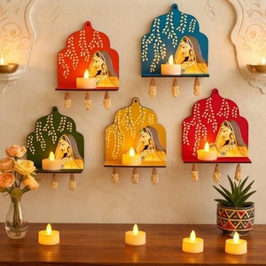 Autocollant mural artisanal traditionnel indien Jharokha pour bougie chauffe-plat en MDF, motif Pichwai Bani Thani, pour décor de salle de Pooja festive Diwali - Product Image 1