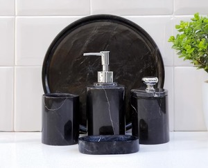 Juego de Baño de Cuatro Piezas de Resina Epoxi de Calidad Sostenible Crafted Treasures para Baños de Casa y Hotel, Dispensador de Jabón - Product Image 1