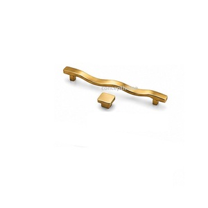 Tirador de Barra Ondulado de Latón Moderno y Perilla Cuadrada para Muebles de Cocina, Diseño Duradero - Product Image 3
