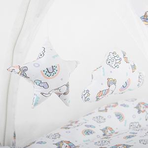 ชุดเครื่องนอนผ้าฝ้ายเด็กลายจุดชุดมุ้งกันยุงพร้อมของเล่นแบบห้อย-พิมพ์ลายยูนิคอร์นสีขาว - Product Image 3